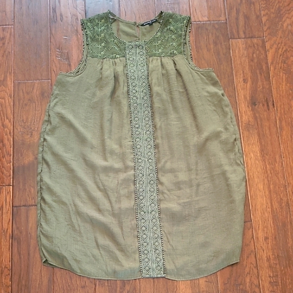 Zac & Rachel green sleeveless dress featuring intricate lace embroidery size 2X